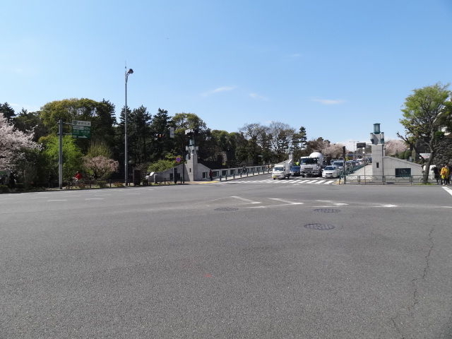 桜咲く皇居北の丸 東京国立近代美術館と同館工芸館 良月 りょうげつ の たび日記 桜咲く皇居北の丸 東京国立近代美術館と同館工芸館 良月 りょうげつ の たび日記