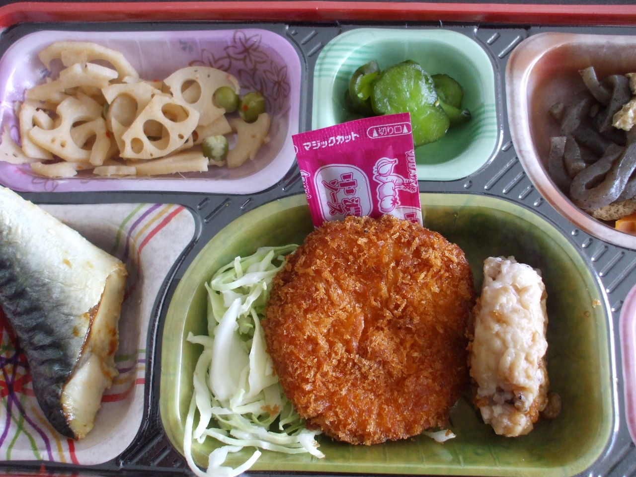 11日火曜日 たまごサラダフライ イカハンバーグ照焼 今日のお魚 かんぱち照焼 オリワンフーズ営業マンkのブログ