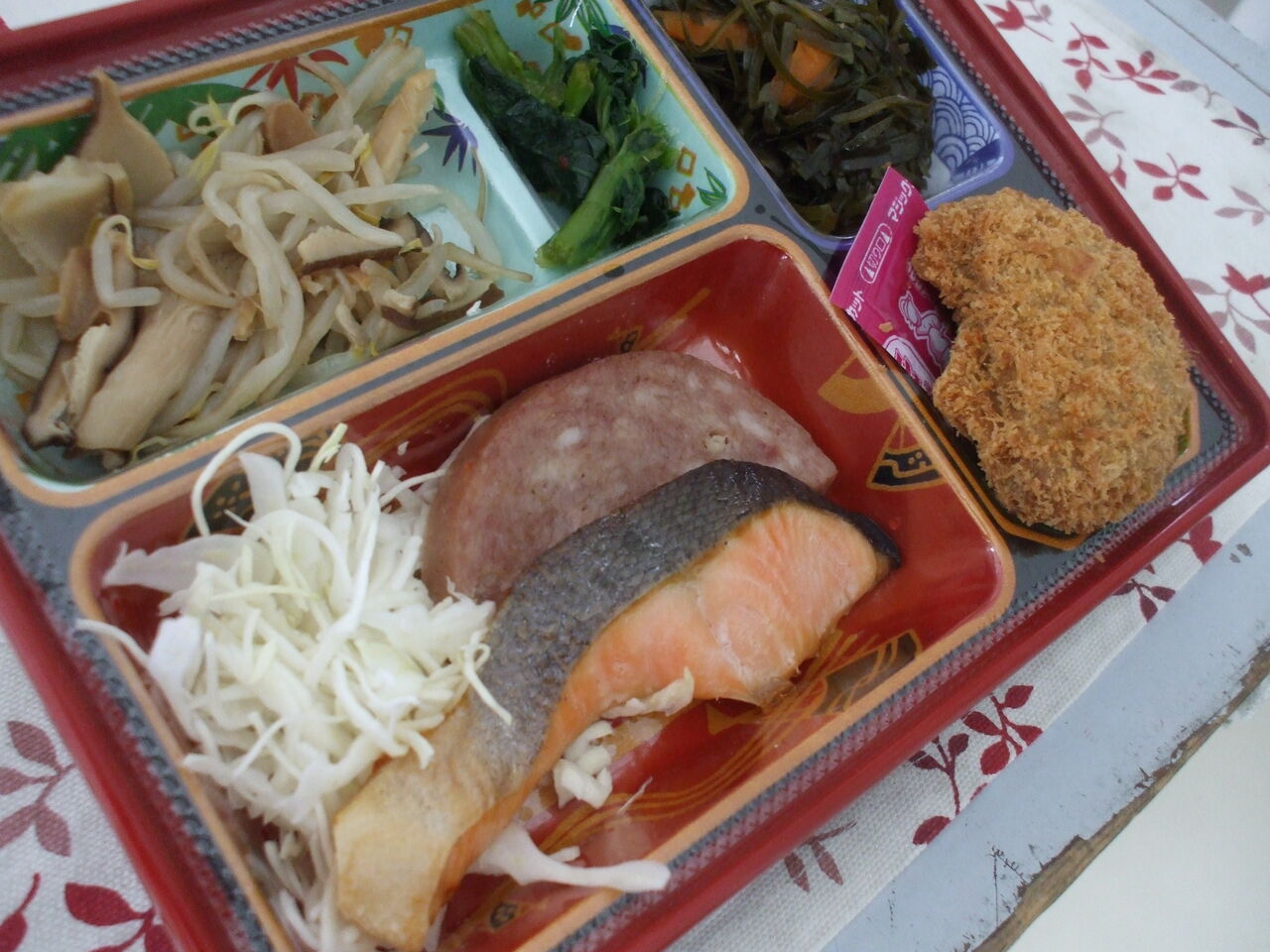 13日 水 本日のお弁当 銀鮭塩焼き 焼きハム 718kcal オリワンフーズ営業マンkのブログ