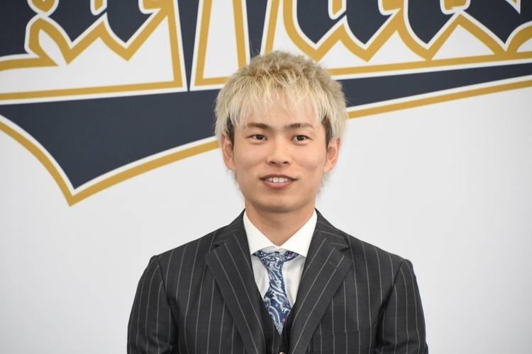 年明け更改でおなじみ山岡泰輔、4年ぶり年内更改！？要求は「お風呂にテレビ」