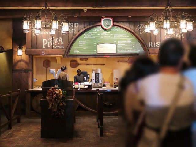 青空にクレーン ザンビーニレストランからドッグサイドステージへのルート どう行く おばさんと小学生の内緒のディズニー 青空にクレーン ザンビーニレストランからドッグサイドステージへのルート どう行く おばさんと小学生の内緒のディズニー