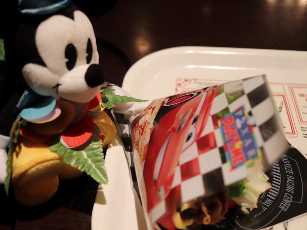 オレンジ色のニクいやつ おばさんと小学生の内緒のディズニー