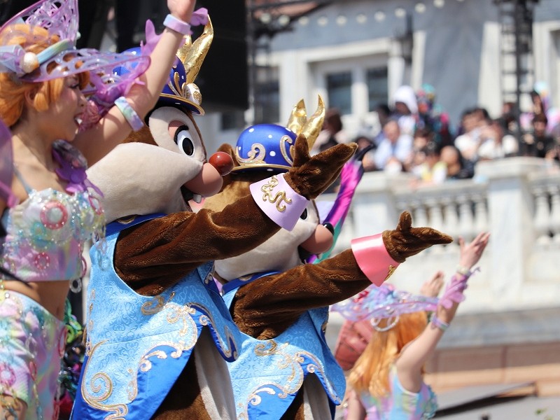 ファッショナブルイースターで Brand New Day のダンスが おばさんと小学生の内緒のディズニー