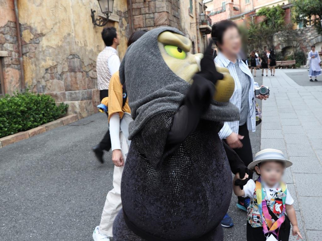 ハロウィンの時期だけ会えるヴィランズ おばさんと小学生の内緒のディズニー