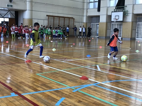 2019入団式05 ドリブルリレー01