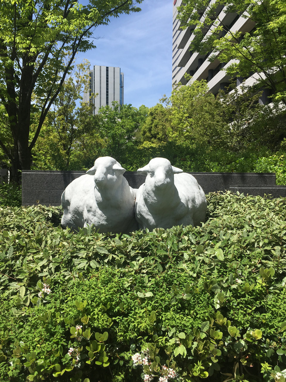 大阪市北区堂島浜「新ダイビルの羊」 : 大阪どっかいこ！