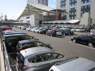 ユニバ 駐 車場
