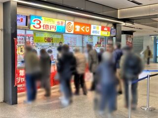 2021.12.22 南海難波駅構内1階宝くじ売場