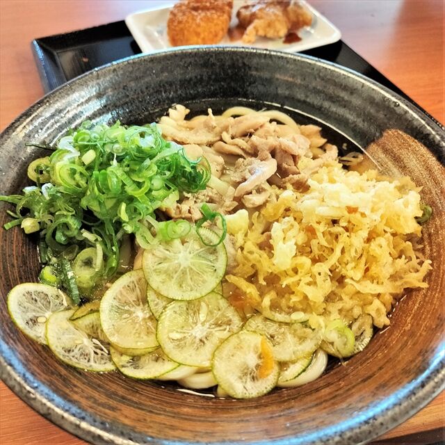 釜揚げ讃岐うどん 香の川製麺 鴻池店＠大阪・東大阪【かしわすだちひやかけうどん】一玉から三玉まで同んなじ値段なら、そら三玉イッとくでしょ～♪