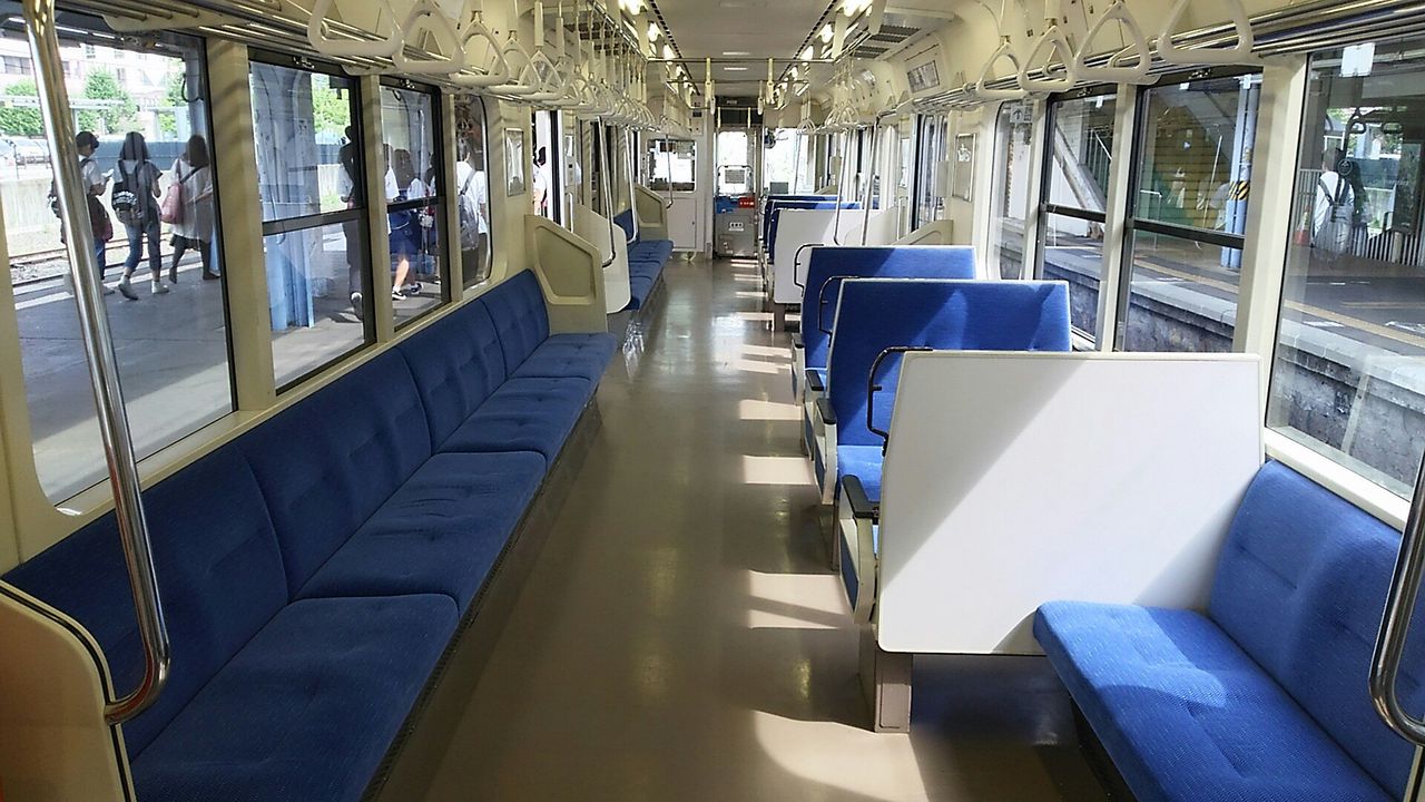 Jr東日本 E127系100番台 鮮魚特急 ボックス席