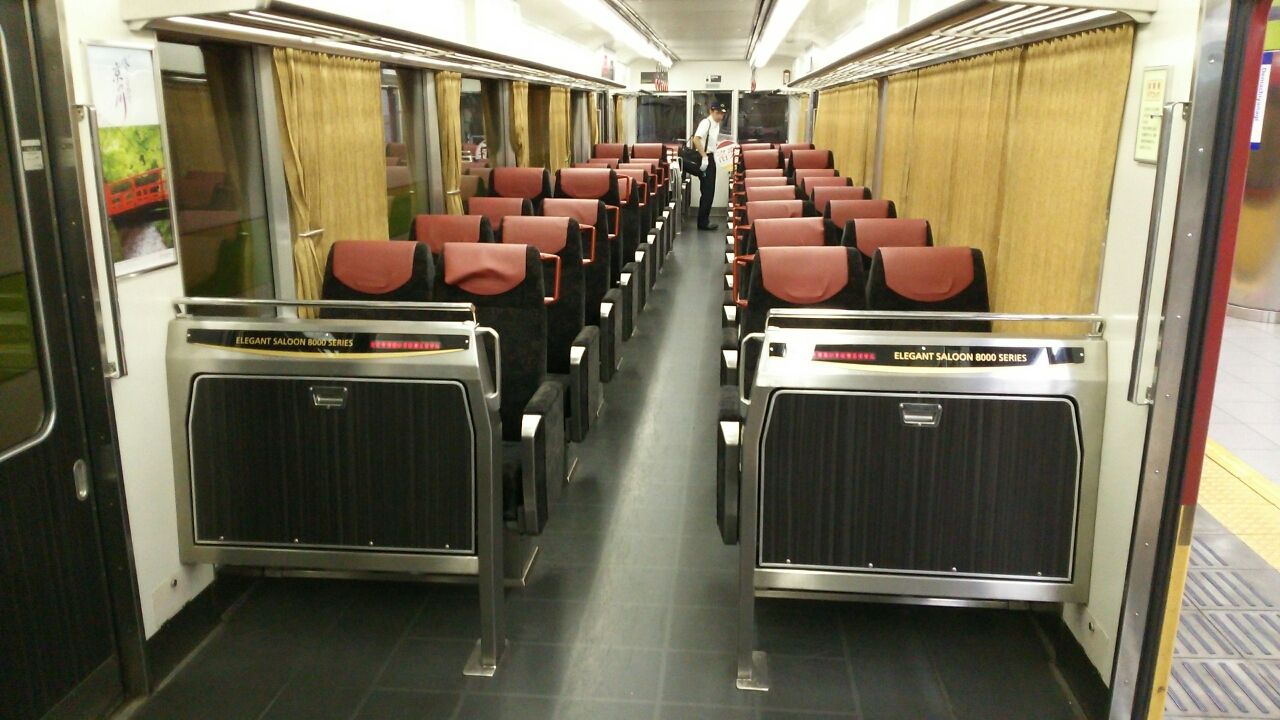京阪8000系 : 鮮魚特急・ボックス席