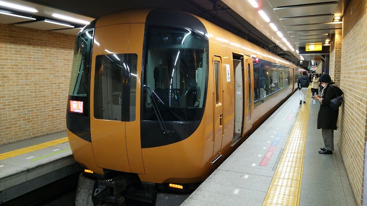 近鉄22600系(Ace) : 鮮魚特急・ボックス席