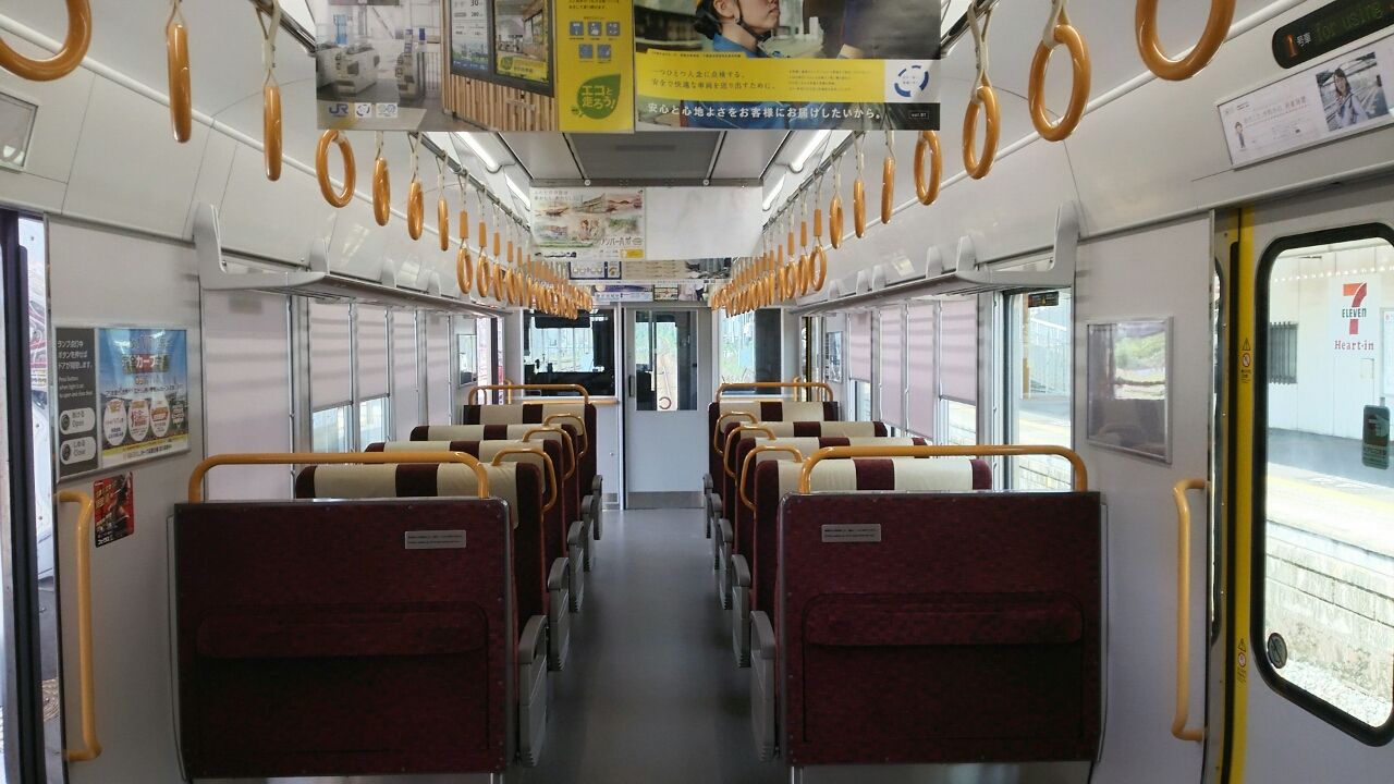 JR西日本 227系電車 : 鮮魚特急・ボックス席
