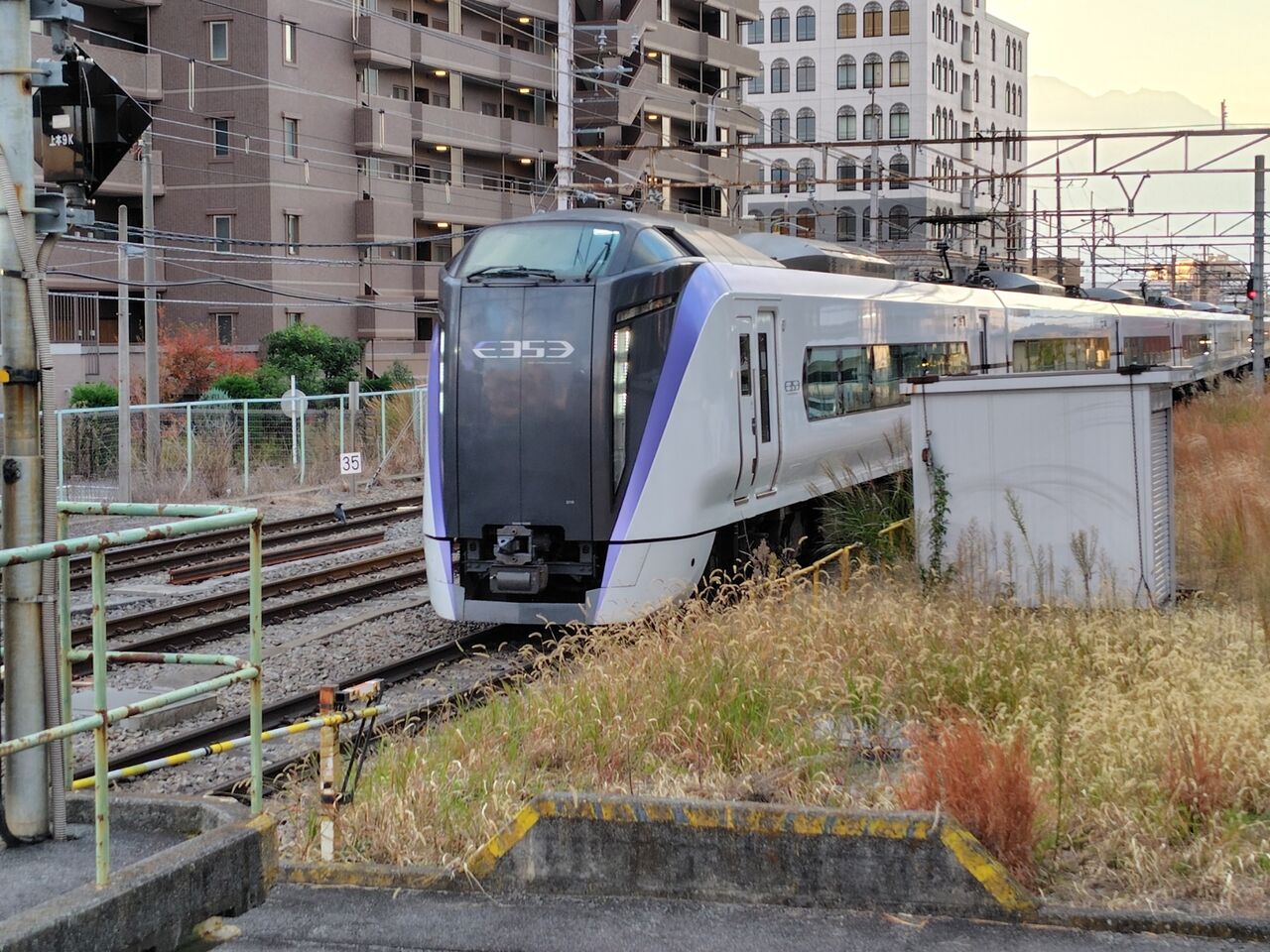 JR東日本E353系】特急かいじ40号 甲府→新宿 : 鮮魚特急・ボックス席