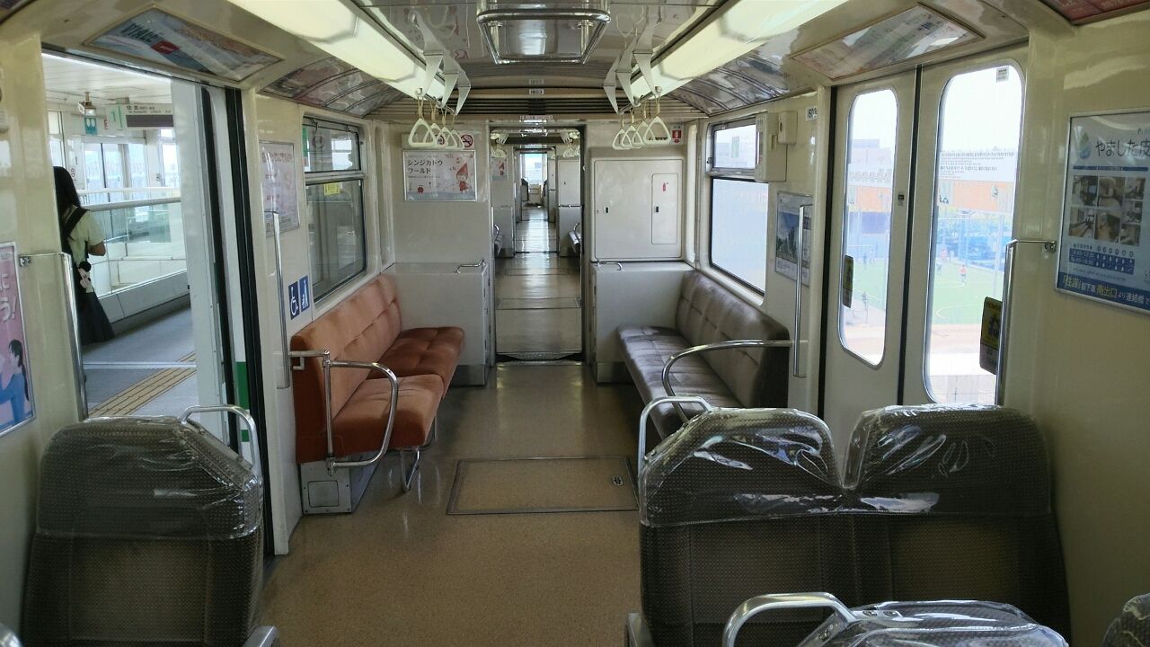 六甲ライナー : 鮮魚特急・ボックス席