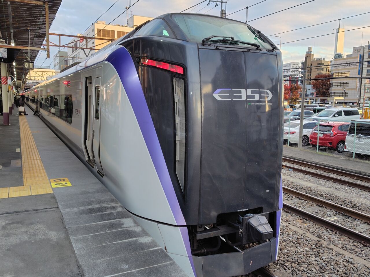 JR東日本E353系】特急かいじ40号 甲府→新宿 : 鮮魚特急・ボックス席