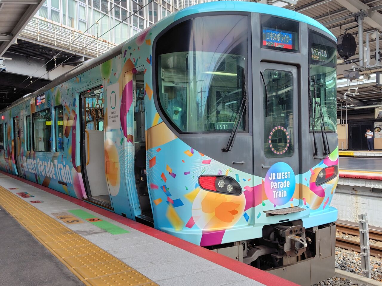 JR西日本323系】JR WEST Parade Train : 鮮魚特急・ボックス席