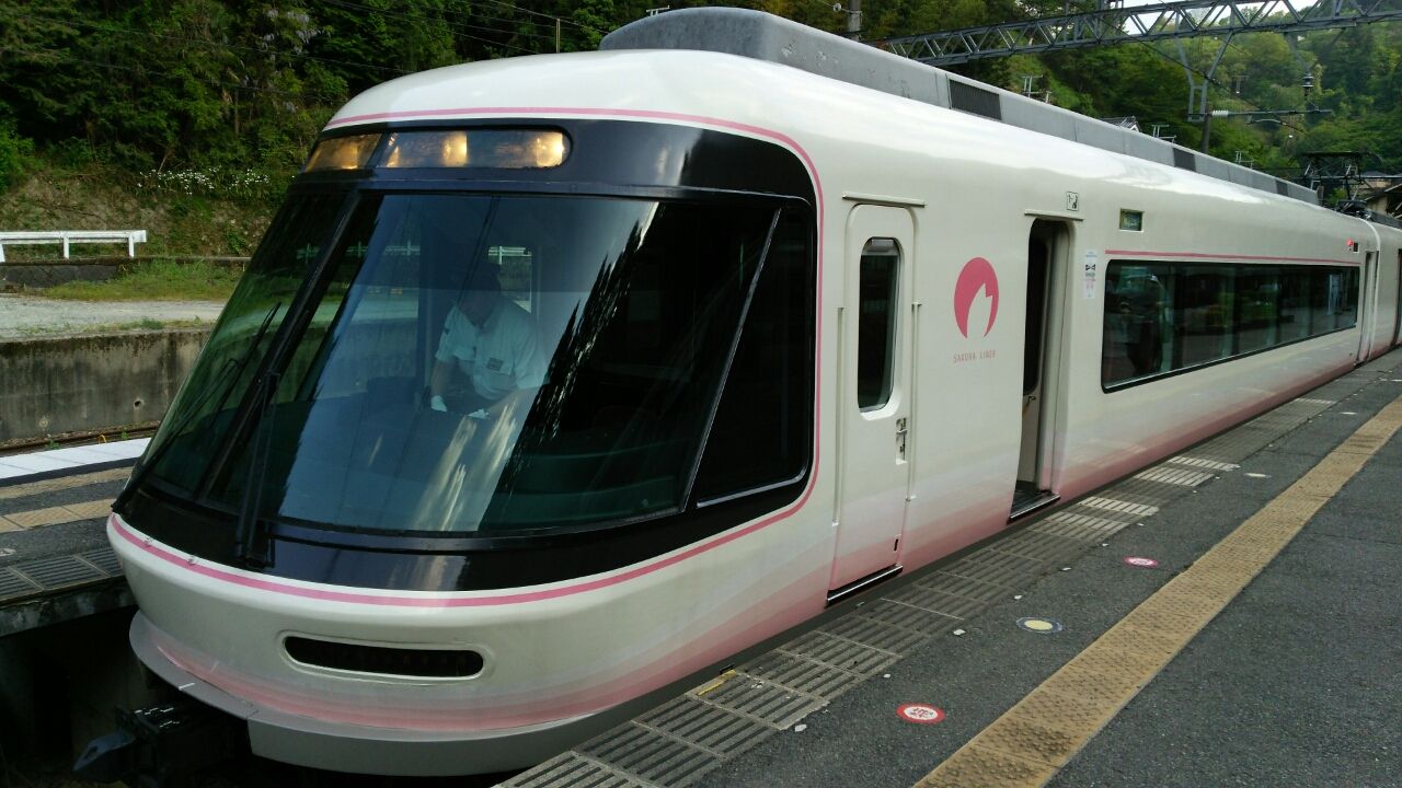 近鉄さくらライナー 鮮魚特急 ボックス席