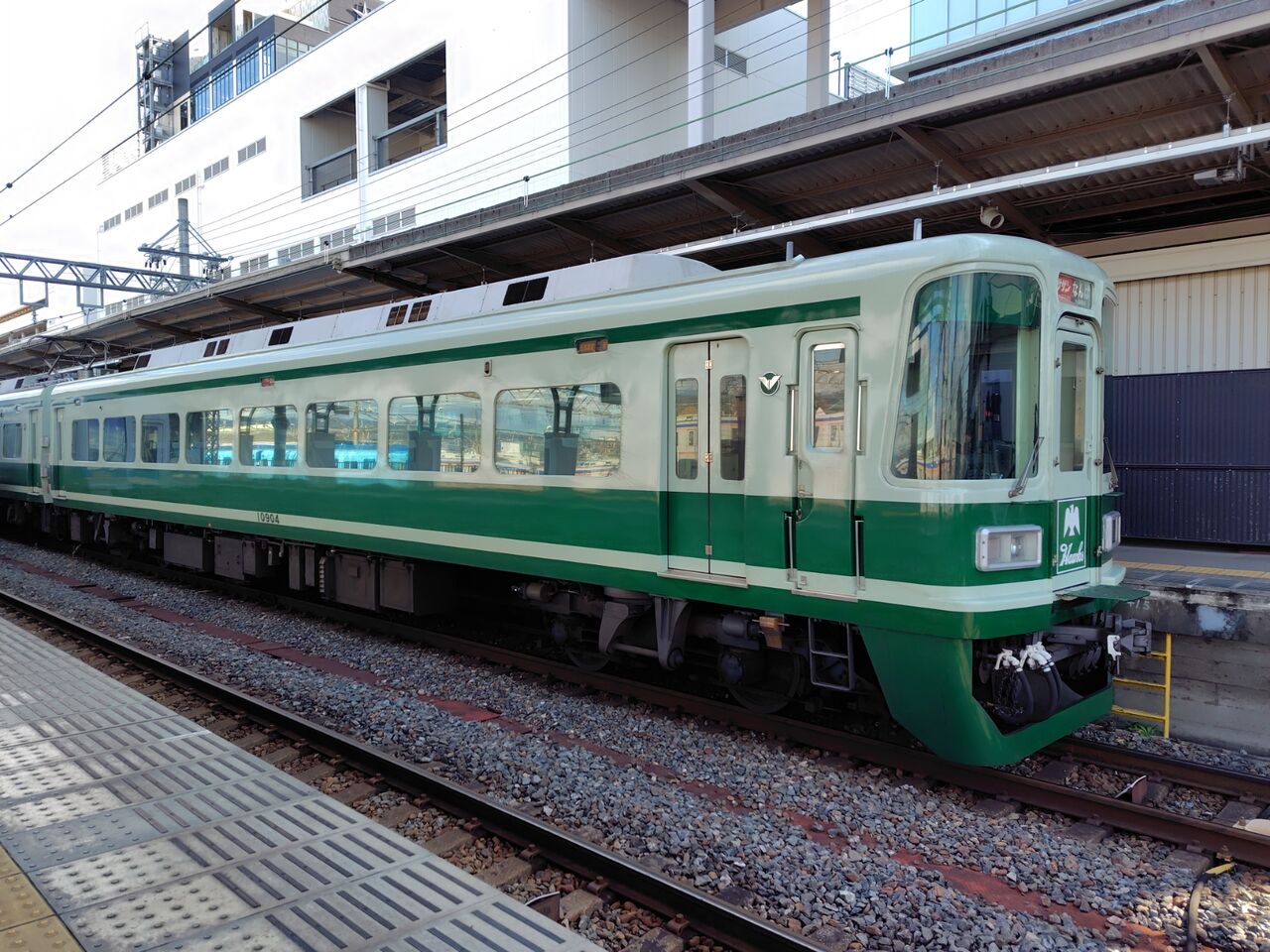 南海電車】特急サザン（10000系車両）復元塗装「南海ホークス球団