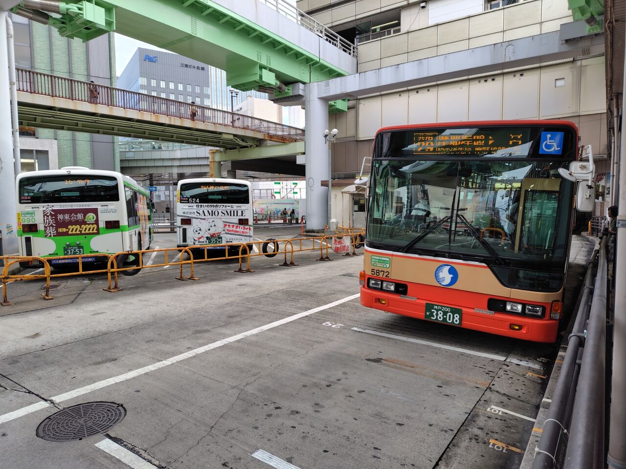 神戸市バス・神姫バス】29系統の神姫バス車両を三宮駅ターミナル前で