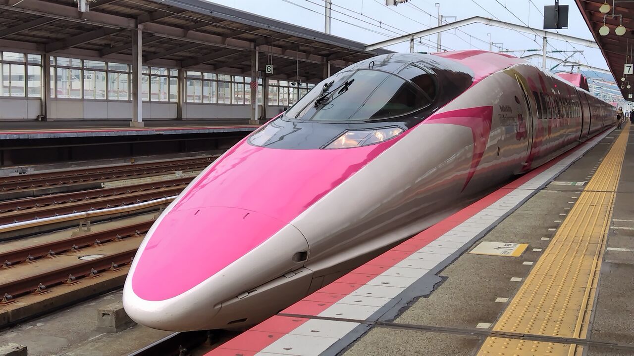 ハローキティ新幹線（JR西日本500系） : 鮮魚特急・ボックス席