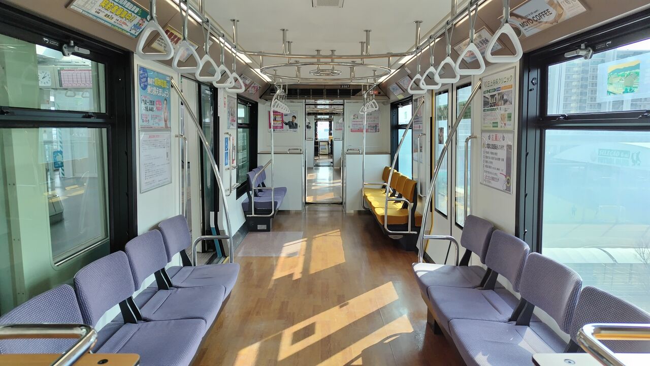 六甲ライナー】神戸新交通3000形車両 : 鮮魚特急・ボックス席