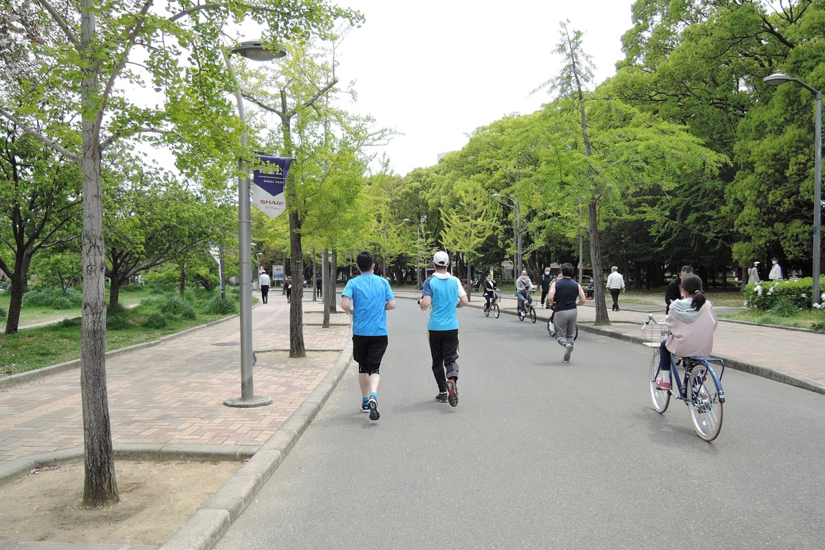ここ から 長居 公園 まで 自転車