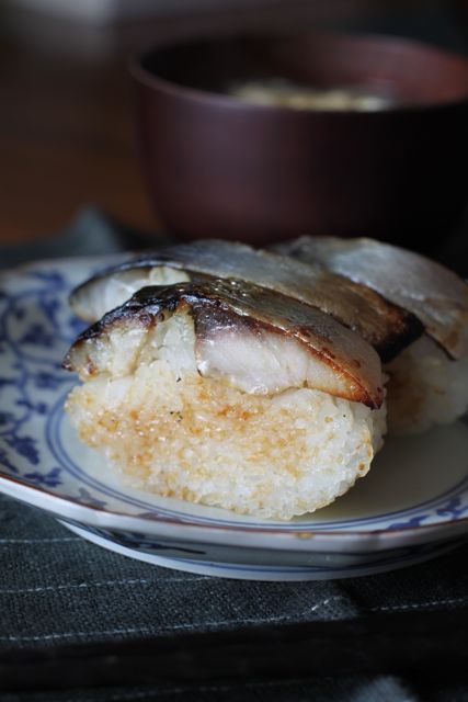 京都の名残 いづう の鯖寿司で 焼き鯖寿司 オサルノビタミン