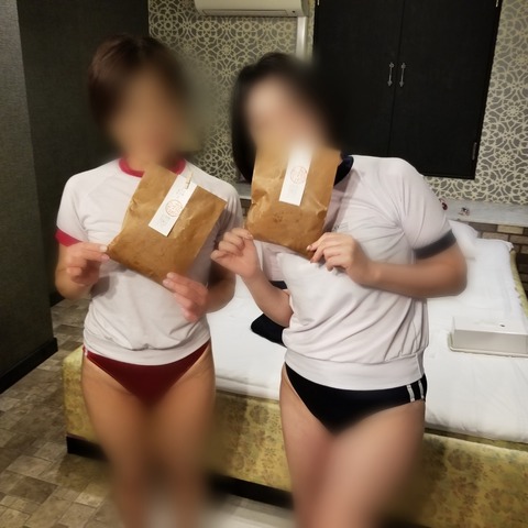 あや＆ルイ・・・エロ妻濃厚レズ、体液にまみれて
