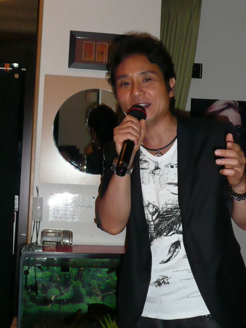 おしゃれメガネのオガタ ふれあい広場 歌手 桂木 龍さんの Pr活動