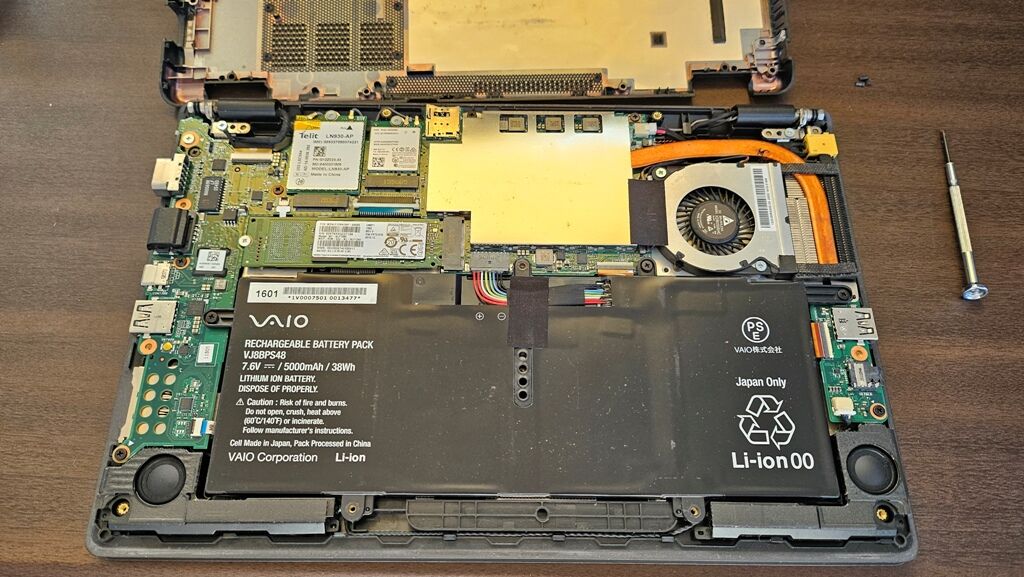 VAIO S11のバッテリー交換 : チプカシやラジオなんかのレビュー