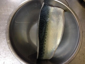 サバの味噌煮の調理、その1