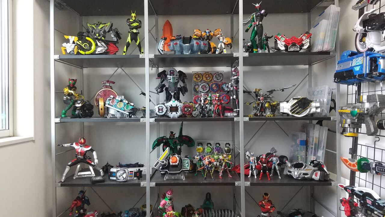 仮面ライダーの変身ベルトをセリアのミニイーゼルに飾ってみる 仮面ライダーの変身ベルトについて 仮面ライダーの変身ベルトをセリアのミニイーゼルに飾ってみる 仮面ライダーの変身ベルトについて