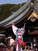 豆まきをするミクさん