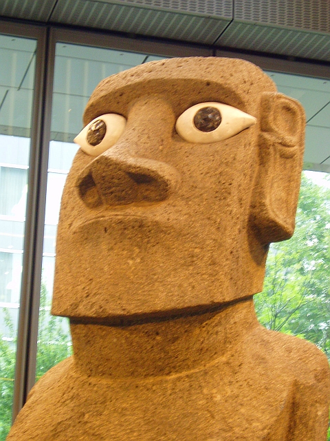 モアイ 視線を合わさず 何か おおた 葉一郎 の しょーと しょーと えっせい