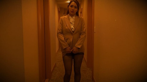 ゆずき 人妻32歳保険外交員 (1)