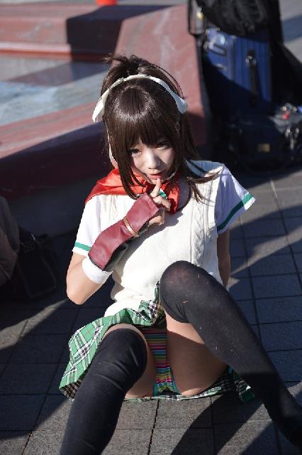 人気コスプレイヤー達が股を開いてパンチラ画像 お宝ヌードで着エロブログ