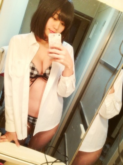 稲村亜美、少年たちを勃起せたスケベボディエロ画像 (1)