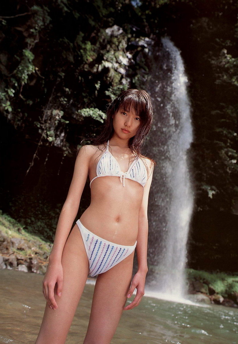 戸田恵梨香 画像 全盛期のエロい透け乳水着グラビア お宝ヌードで着エロブログ