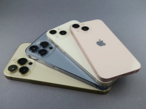 日本の男子高校生「iPhone13は24万円かぁ、バイトして買います！」←その前にPS5買えよ・・・