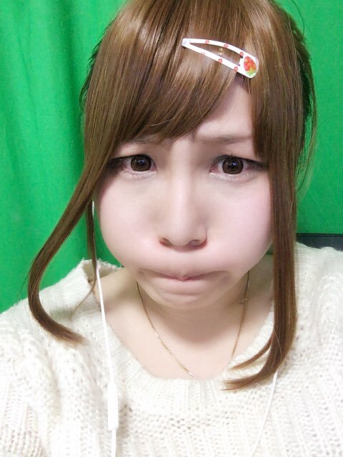 CYDepJtVAAEmure