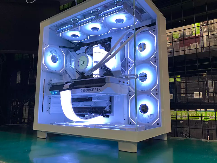 自作PCって30万円超えると「やっちまった」感凄いよな
