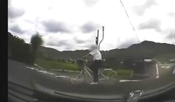 自転車の中学生追い回してたキチガイのおっさんが自殺