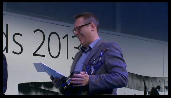 2013y12m03d_182541792