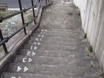 v000