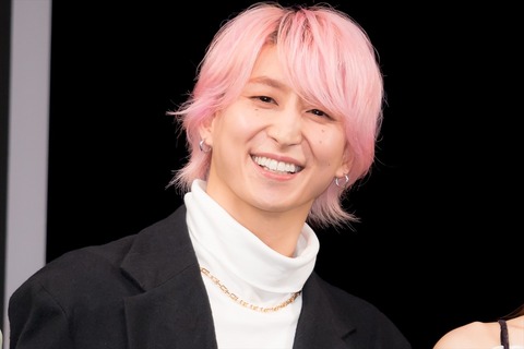 Snow Man佐久間×NCT 127悠太、初共演で私生活暴露。映画の役柄とは真逆の“ドジっ子”な素顔