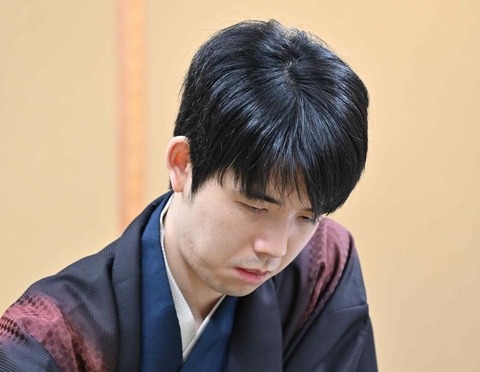 20250409-OHT1I51071-L