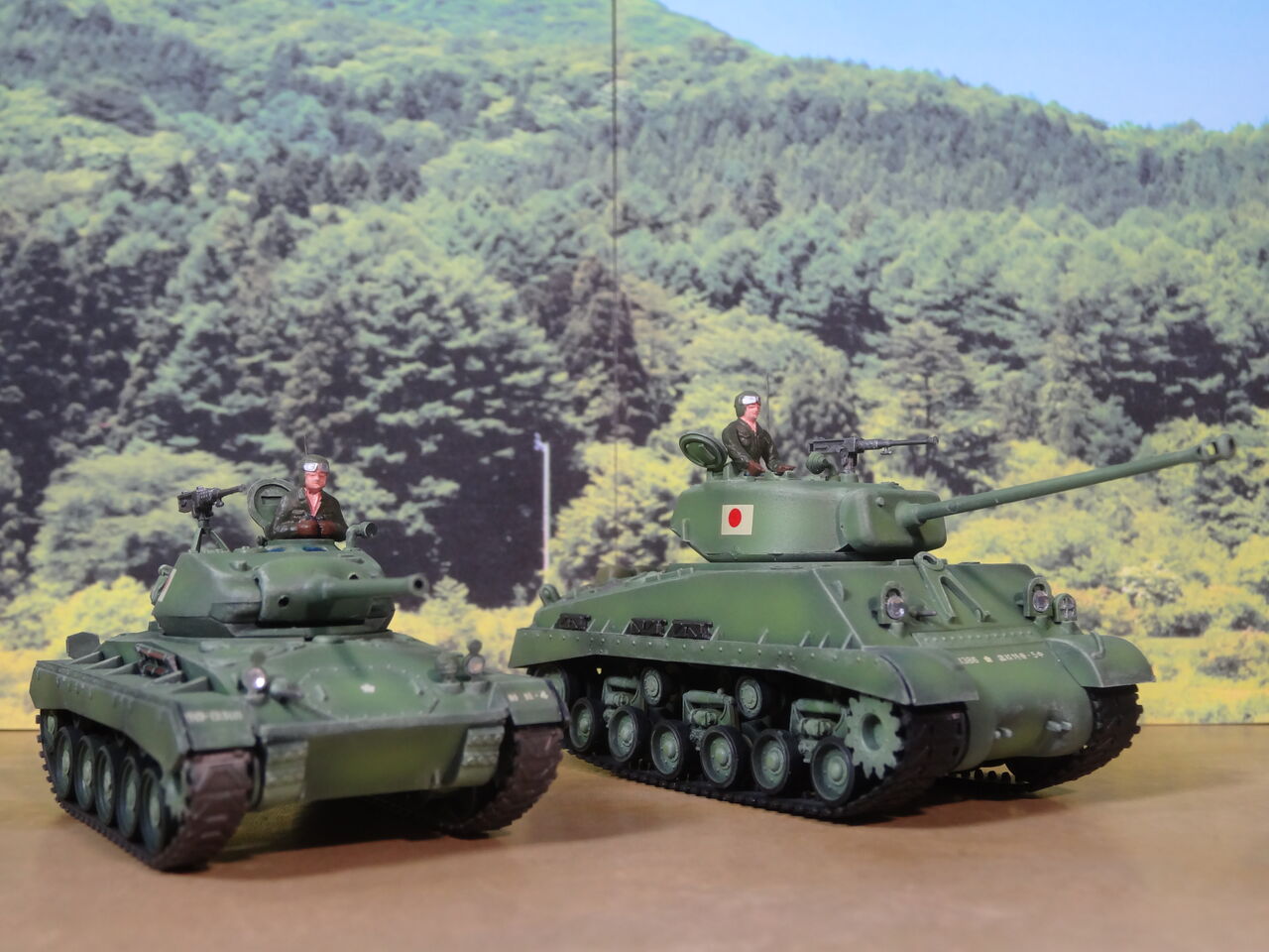 東宝自衛隊M-24チャーフィ／M-4シャーマン 1／72モデル製作記 : ミドリ