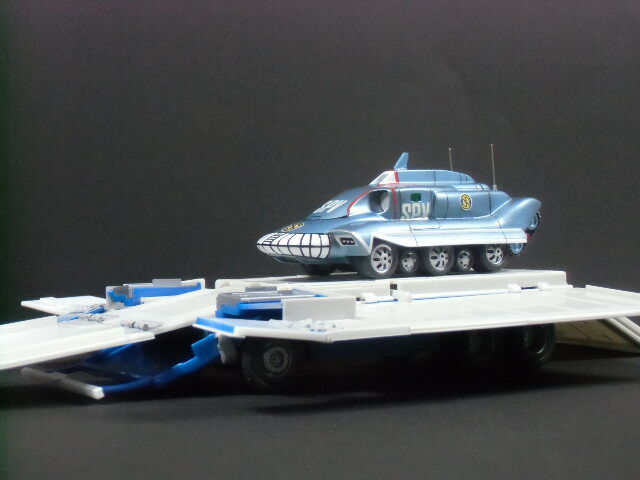 キャプテン・スカーレット S.P.V. (追跡戦闘車) ジオラマ 限定版