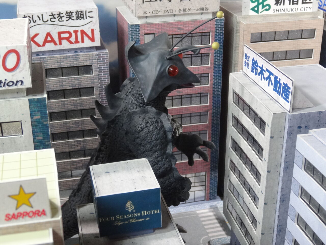 宇宙大怪獣ギララ＆アストロボート 20cmサイズ彩色済み完成品